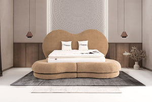 Letto Matrimoniale Maldiv in Tessuto Bouclé con Design Organico