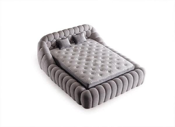 Letto Matrimoniale Graz in Tessuto Bouclé con Design a Coste