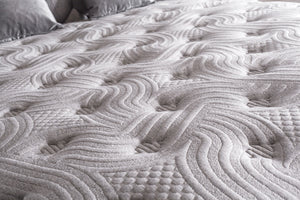 Letto Matrimoniale Graz in Tessuto Bouclé con Design a Coste