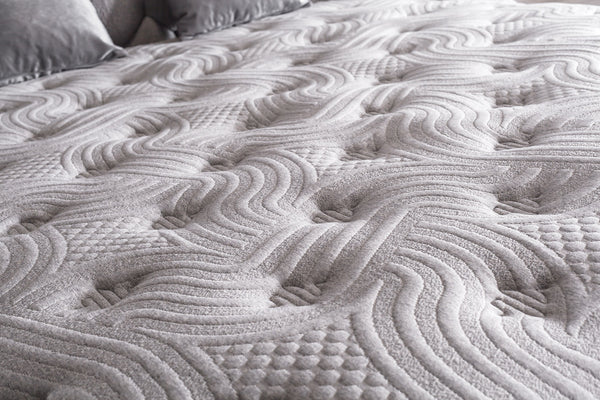 Letto Matrimoniale Graz in Tessuto Bouclé con Design a Coste