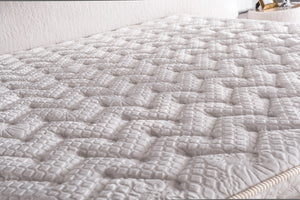 Letto Matrimoniale Atlantic con Design Asimmetrico e Luce LED Integrata