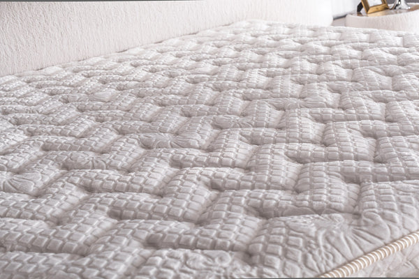 Letto Matrimoniale Atlantic con Design Asimmetrico e Luce LED Integrata