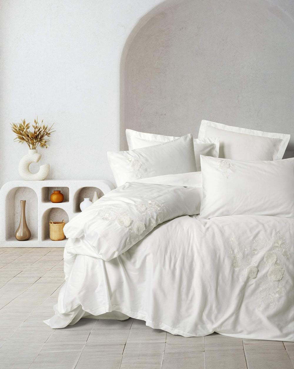 Set Copripiumino Matrimoniale in Raso con Ricamo 3D Gembira Bianco