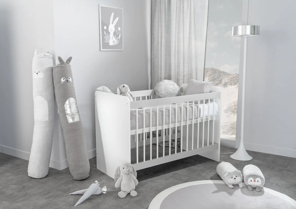 Lettino Ruka 60x120 cm nella cameretta con materasso in posizione alta