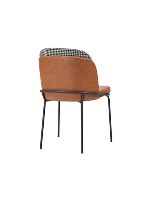 Sedia Dandy vista posteriore di tre quarti con anello in metallo attorno alla seduta
