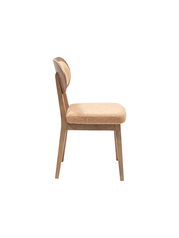 Sedia Latina vista laterale con schienale in legno curvato e gambe in legno