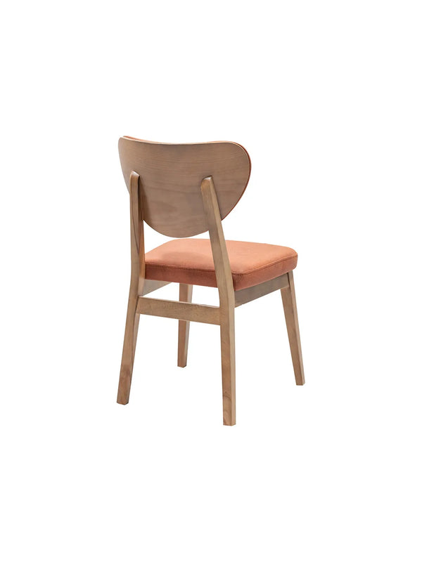 Sedia New Latina vista posteriore di tre quarti con schienale in legno curvato e seduta terracotta