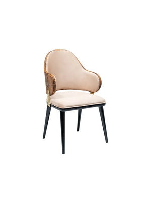 Sedia da pranzo Snake beige con braccioli e gambe nere, vista di tre quarti