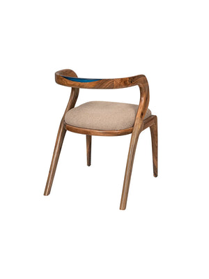 Sedia Walnut Wood vista laterale di tre quarti, dettaglio dell'inserto blu sullo schienale