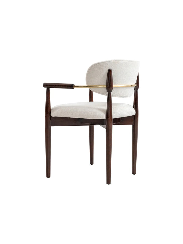 Sedia Wood Berlin vista posteriore di tre quarti, barra color ottone dietro lo schienale
